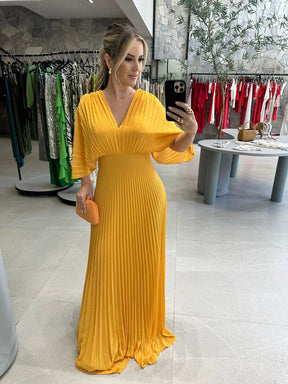 Vestido Amélie Plissé – Sofisticação em Movimento com Decote que Encanta FEMININO - ROUPAS - VESTIDO 6 Dm Stores Amarelo Mostarda 38 